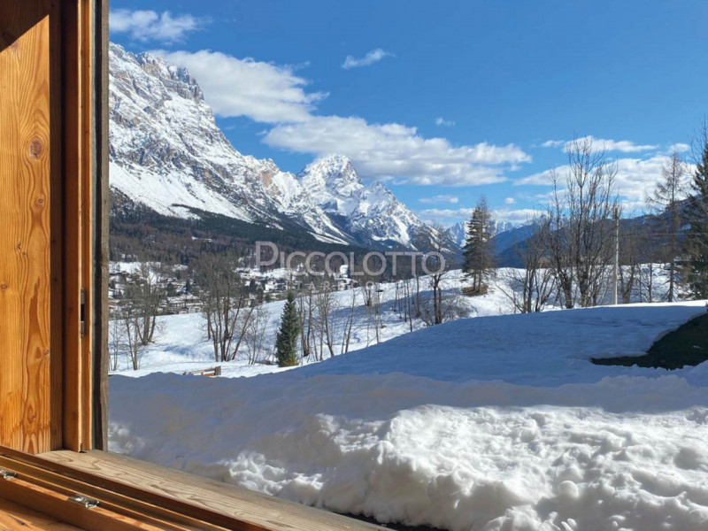 Rif. V5062 - Cortina d’Ampezzo, prestigioso appartamento in vendita con splendido giardino, inser...