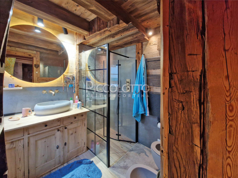 Rif. V5062 - Cortina d’Ampezzo, prestigioso appartamento in vendita con splendido giardino, inser...