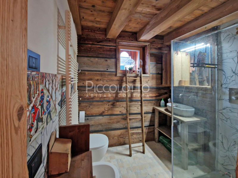 Rif. V5062 - Cortina d’Ampezzo, prestigioso appartamento in vendita con splendido giardino, inser...