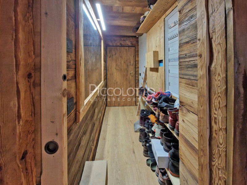 Rif. V5062 - Cortina d’Ampezzo, prestigioso appartamento in vendita con splendido giardino, inser...