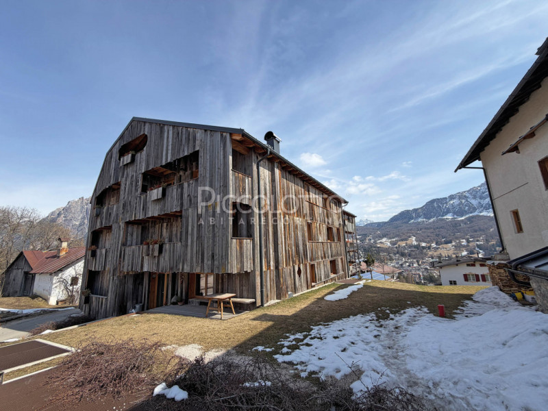 Rif. V5062 - Cortina d’Ampezzo, prestigioso appartamento in vendita con splendido giardino, inser...