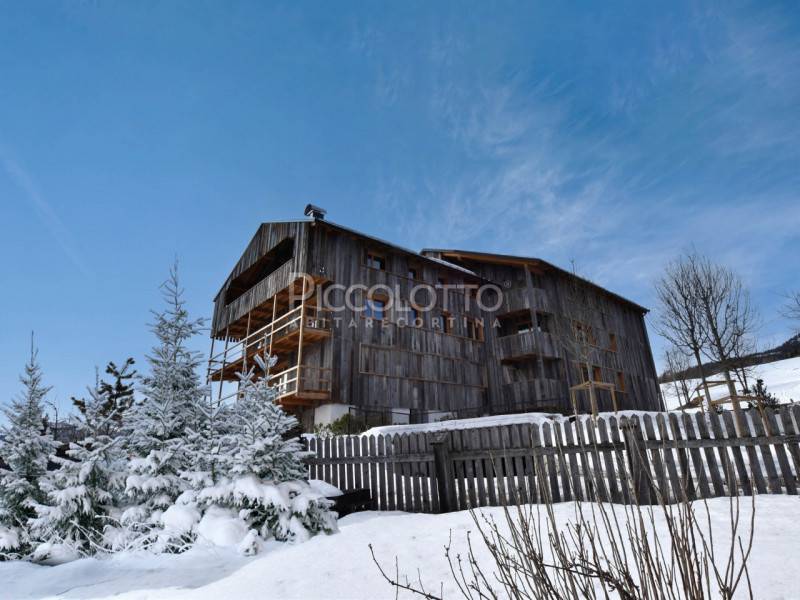 Rif. V5062 - Cortina d’Ampezzo, prestigioso appartamento in vendita con splendido giardino, inser...