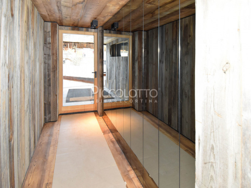 Rif. V5062 - Cortina d’Ampezzo, prestigioso appartamento in vendita con splendido giardino, inser...