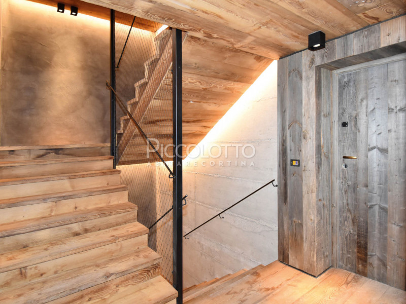 Rif. V5062 - Cortina d’Ampezzo, prestigioso appartamento in vendita con splendido giardino, inser...