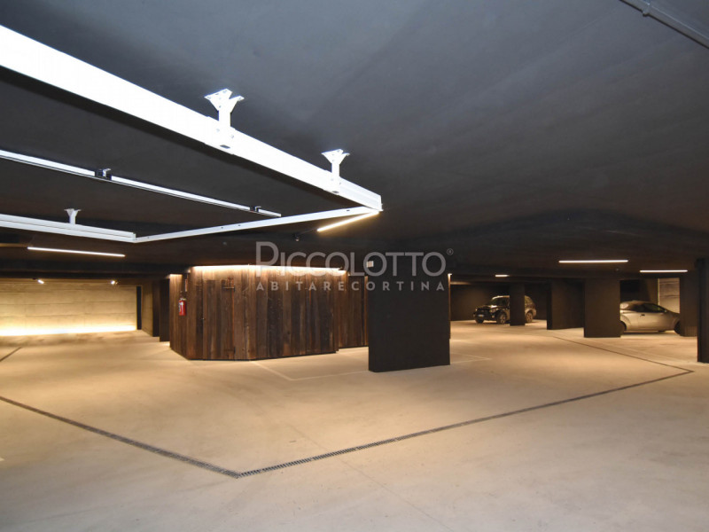 Rif. V5062 - Cortina d’Ampezzo, prestigioso appartamento in vendita con splendido giardino, inser...