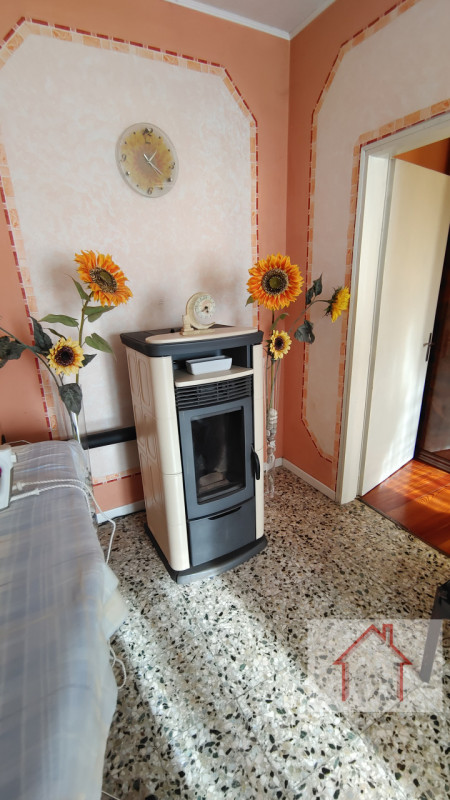 Rif: DS74
X INFO - Denis: 3402540785

Giavera del Montello (TV)

Proponiamo in vendita un comples...