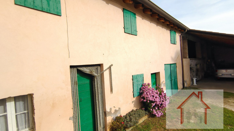 Rif: DS74
X INFO - Denis: 3402540785

Giavera del Montello (TV)

Proponiamo in vendita un comples...