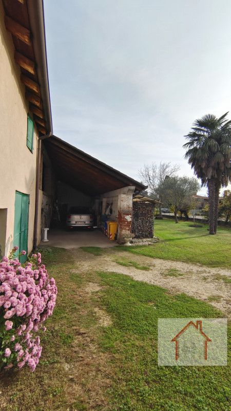 Rif: DS74
X INFO - Denis: 3402540785

Giavera del Montello (TV)

Proponiamo in vendita un comples...