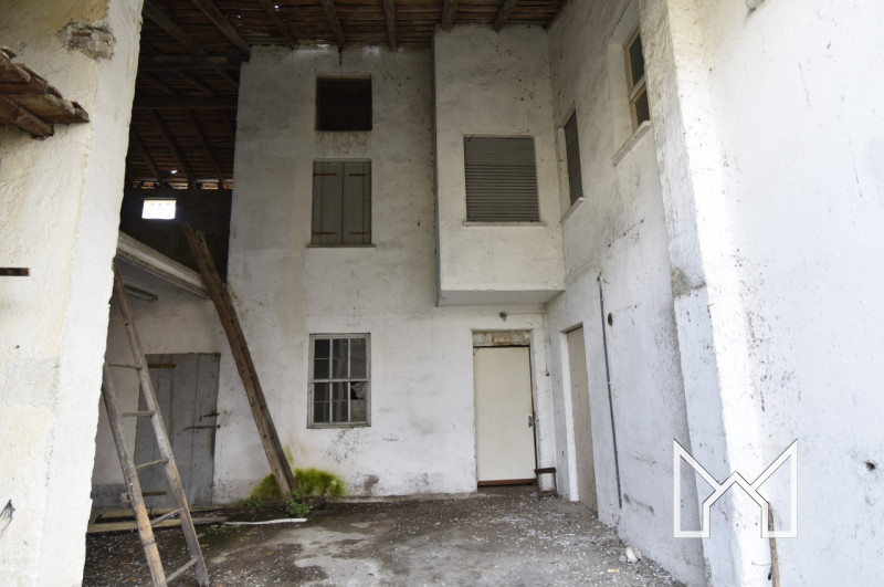 CARTIGLIANO- In zona centralissima al paese vicina ai principali servizi, proponiamo abitazione i...