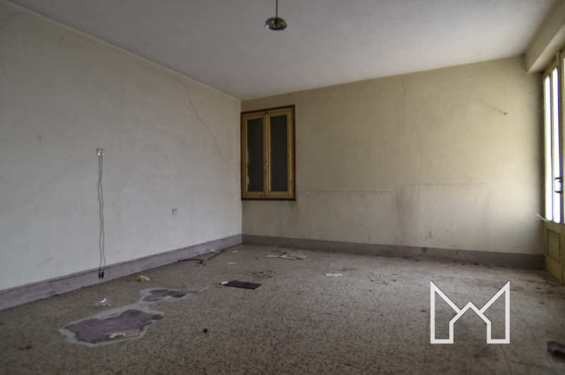 CARTIGLIANO- In zona centralissima al paese vicina ai principali servizi, proponiamo abitazione i...