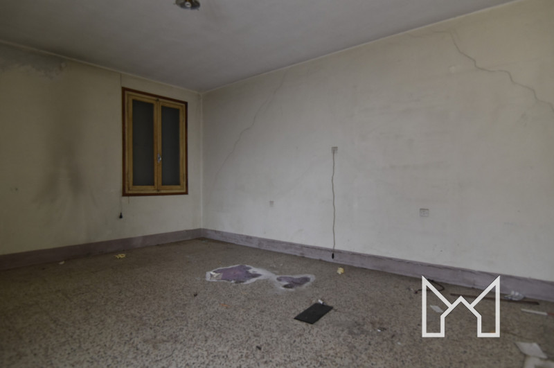 CARTIGLIANO- In zona centralissima al paese vicina ai principali servizi, proponiamo abitazione i...