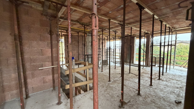 In Comune di Vigonza zona Peraga vicino al castello dei Peraga, nuova realizzazione fronte piazza...