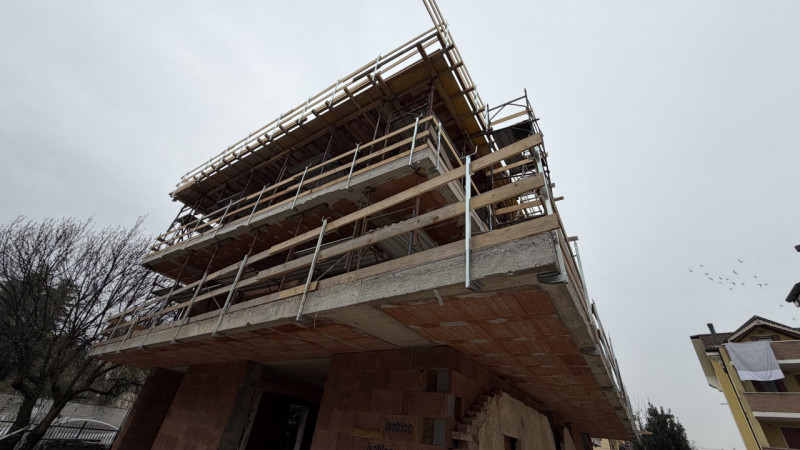 In Comune di Vigonza zona Peraga vicino al castello dei Peraga, nuova realizzazione fronte piazza...
