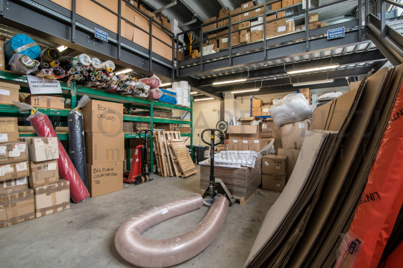 Capannone recente anno 2001, finiture eleganti e ricercate; locato ad importante e referenziata a...