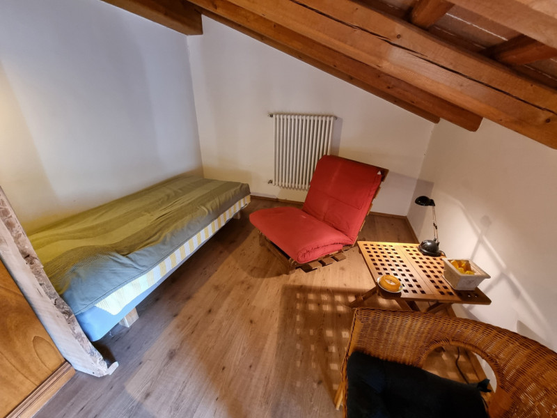 Castelnuovo di Teolo, sita in piacevole posizione panoramica ed abbastanza isolata, proponiamo in...