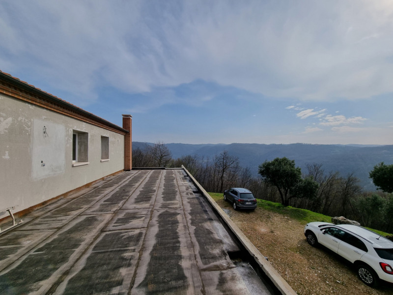 Grancona di Val Liona, sita in una posizione panoramica strepitosa e baciata dal sole grazie ad u...