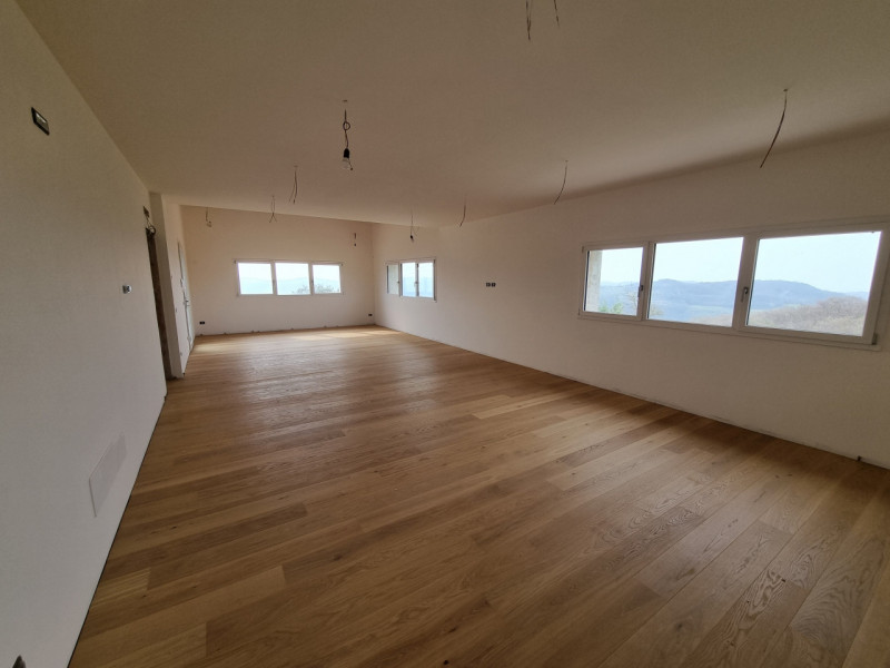 Grancona di Val Liona, sita in una posizione panoramica strepitosa e baciata dal sole grazie ad u...