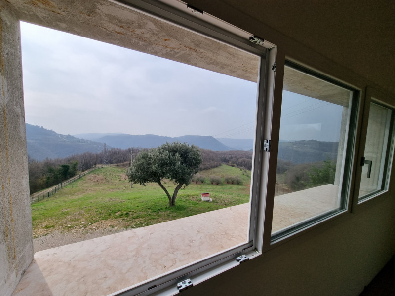 Grancona di Val Liona, sita in una posizione panoramica strepitosa e baciata dal sole grazie ad u...