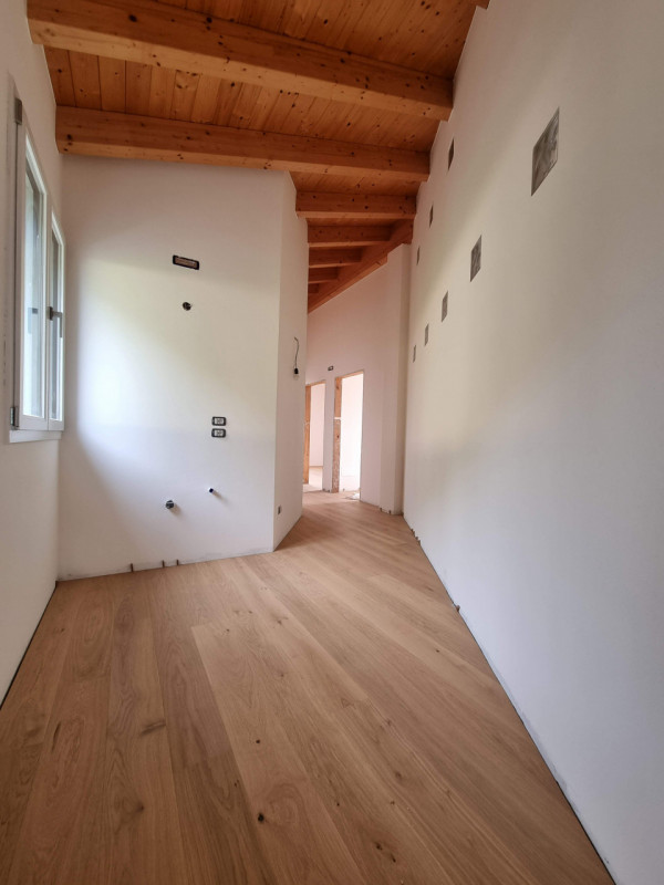 Grancona di Val Liona, sita in una posizione panoramica strepitosa e baciata dal sole grazie ad u...