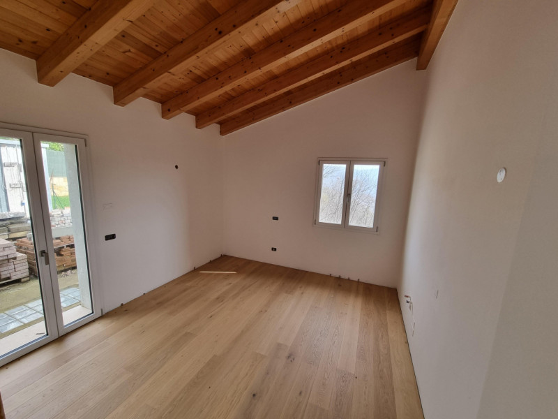 Grancona di Val Liona, sita in una posizione panoramica strepitosa e baciata dal sole grazie ad u...