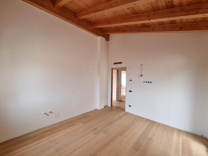 Grancona di Val Liona, sita in una posizione panoramica strepitosa e baciata dal sole grazie ad u...