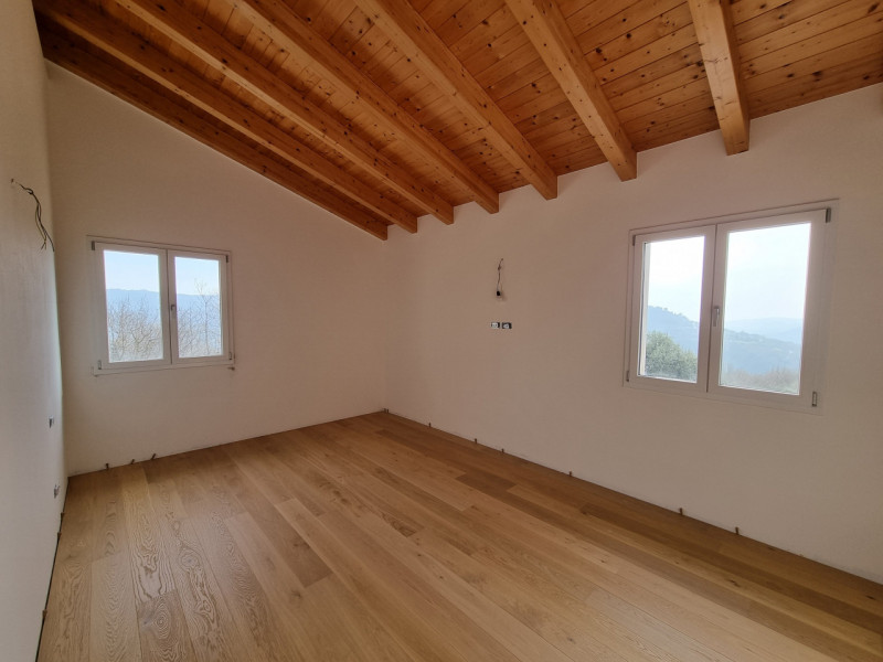 Grancona di Val Liona, sita in una posizione panoramica strepitosa e baciata dal sole grazie ad u...