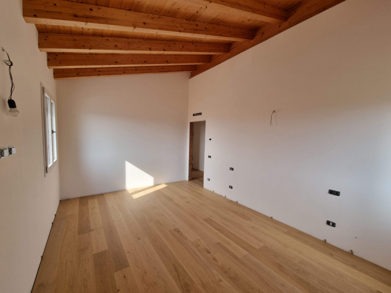 Grancona di Val Liona, sita in una posizione panoramica strepitosa e baciata dal sole grazie ad u...