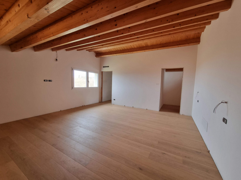 Grancona di Val Liona, sita in una posizione panoramica strepitosa e baciata dal sole grazie ad u...