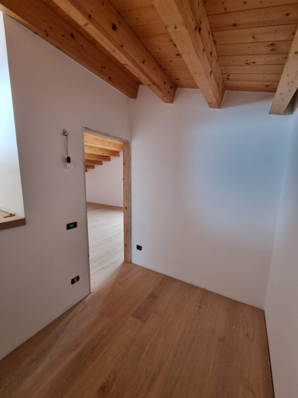 Grancona di Val Liona, sita in una posizione panoramica strepitosa e baciata dal sole grazie ad u...