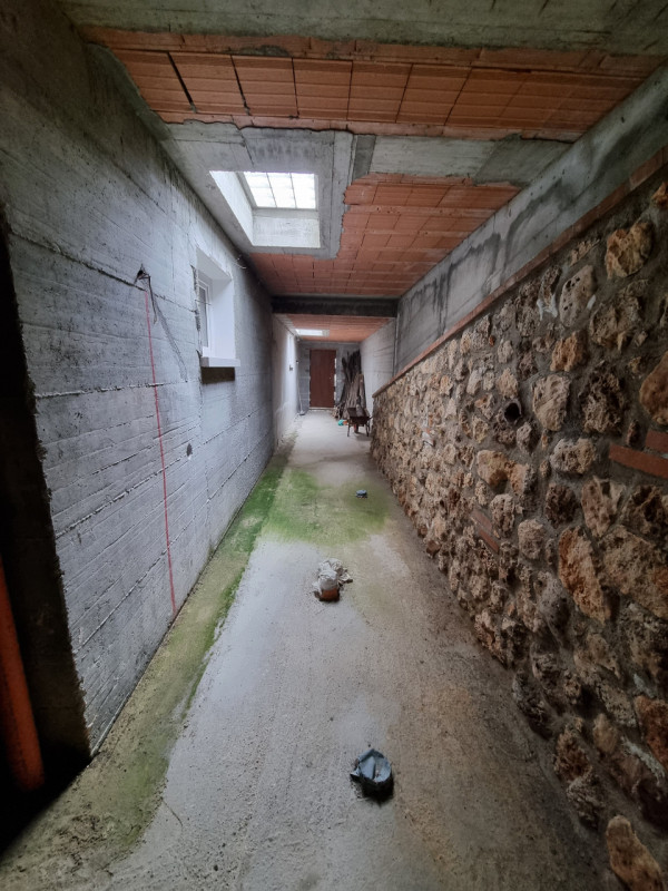 Grancona di Val Liona, sita in una posizione panoramica strepitosa e baciata dal sole grazie ad u...