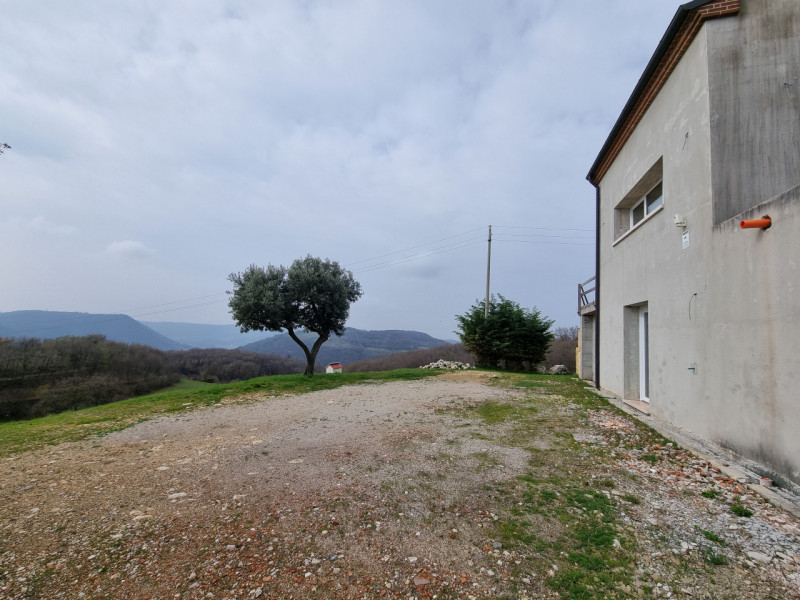 Grancona di Val Liona, sita in una posizione panoramica strepitosa e baciata dal sole grazie ad u...