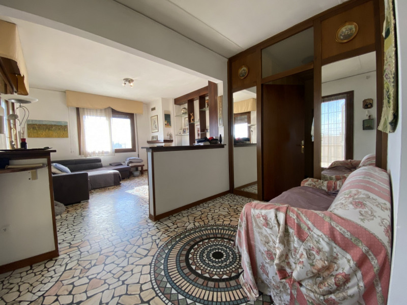 In una bella zona di San Martino di Lupari Ti proponiamo un'abitazione indipendente suddivisa in ...