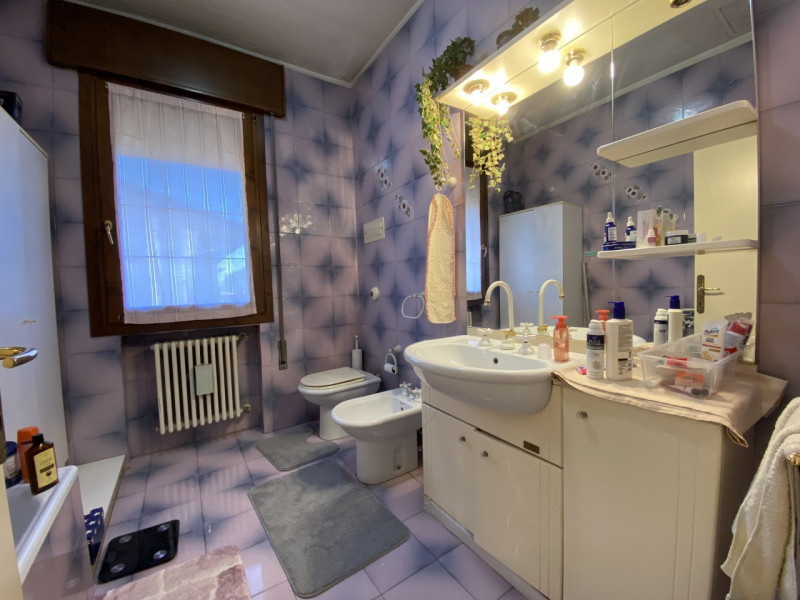 In una bella zona di San Martino di Lupari Ti proponiamo un'abitazione indipendente suddivisa in ...