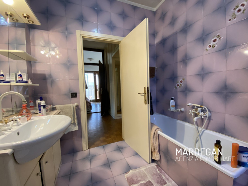 In una bella zona di San Martino di Lupari Ti proponiamo un'abitazione indipendente suddivisa in ...