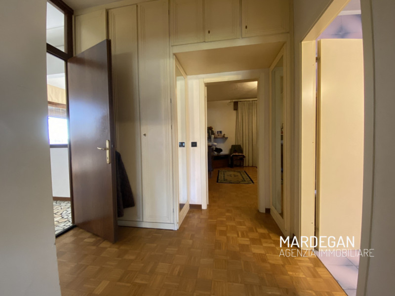 In una bella zona di San Martino di Lupari Ti proponiamo un'abitazione indipendente suddivisa in ...