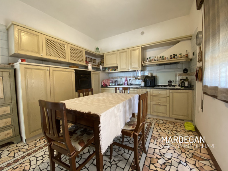 In una bella zona di San Martino di Lupari Ti proponiamo un'abitazione indipendente suddivisa in ...