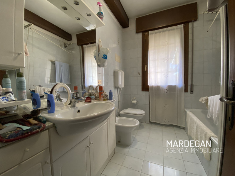 In una bella zona di San Martino di Lupari Ti proponiamo un'abitazione indipendente suddivisa in ...