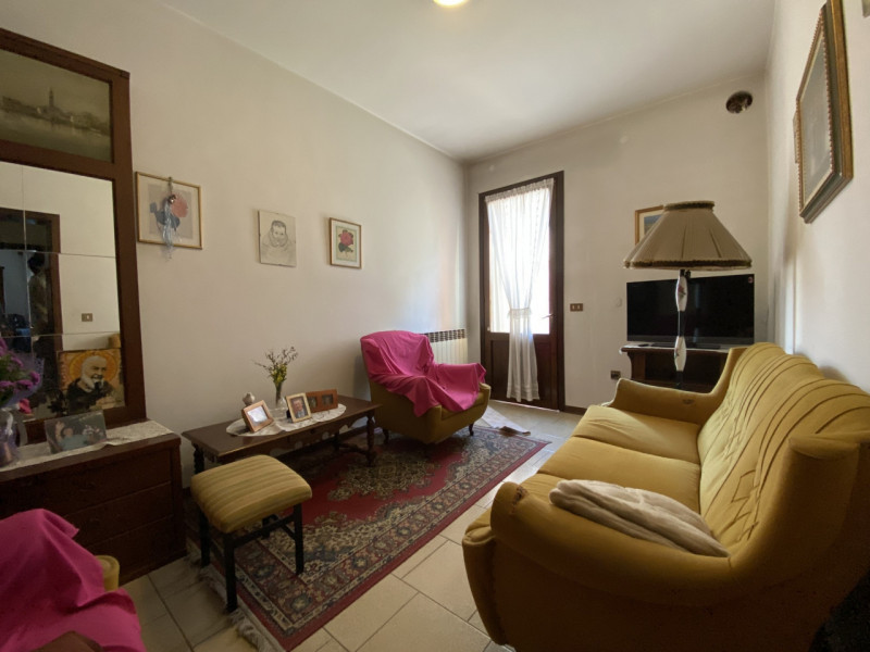 In una bella zona di San Martino di Lupari Ti proponiamo un'abitazione indipendente suddivisa in ...