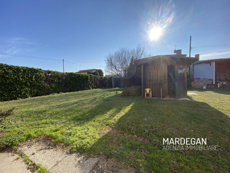 In una bella zona di San Martino di Lupari Ti proponiamo un'abitazione indipendente suddivisa in ...