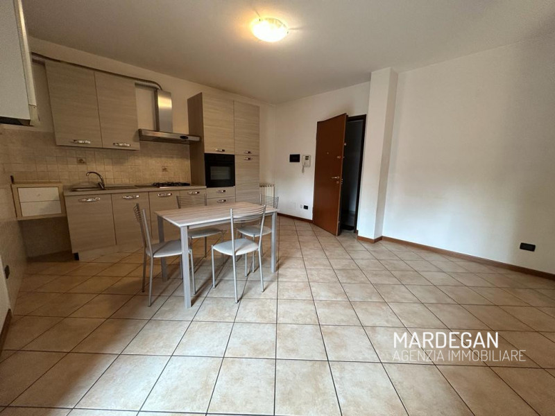 Da non perdere! 
Recente appartamento bilocale con zona giorno open-space arredata, piccolo giard...