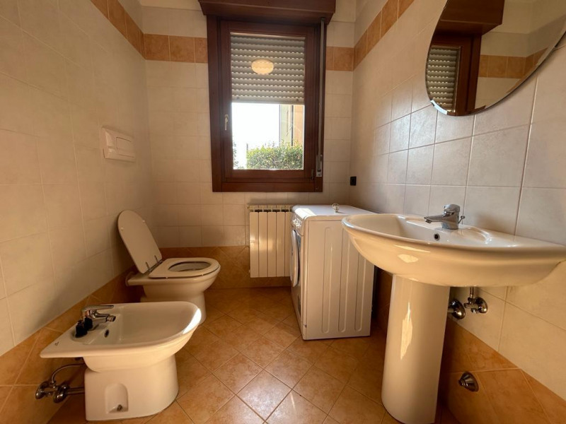 Da non perdere! 
Recente appartamento bilocale con zona giorno open-space arredata, piccolo giard...