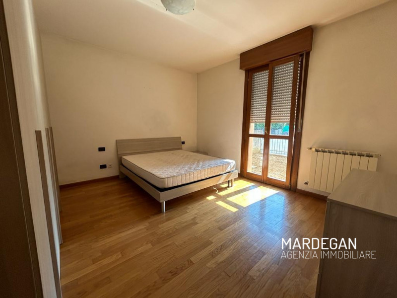 Da non perdere! 
Recente appartamento bilocale con zona giorno open-space arredata, piccolo giard...