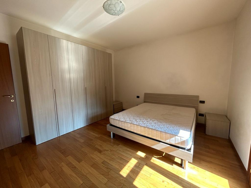 Da non perdere! 
Recente appartamento bilocale con zona giorno open-space arredata, piccolo giard...