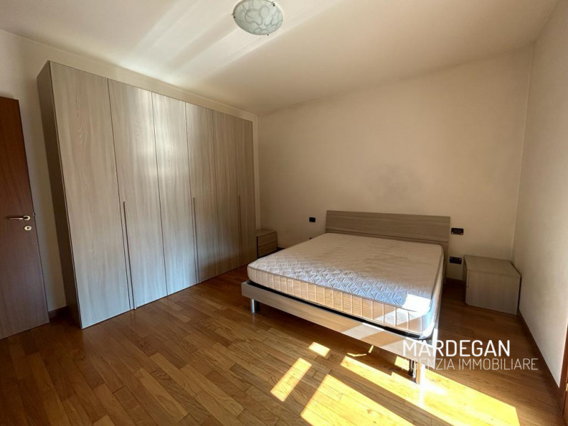 Da non perdere! 
Recente appartamento bilocale con zona giorno open-space arredata, piccolo giard...