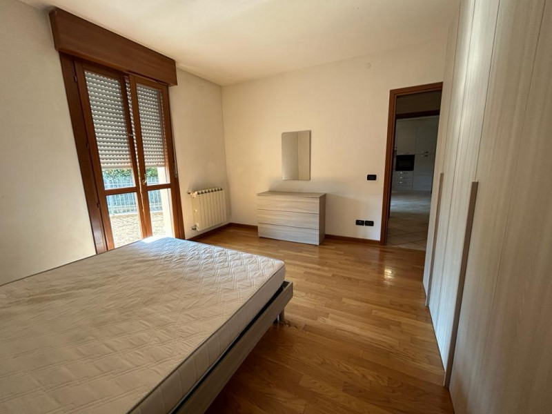 Da non perdere! 
Recente appartamento bilocale con zona giorno open-space arredata, piccolo giard...