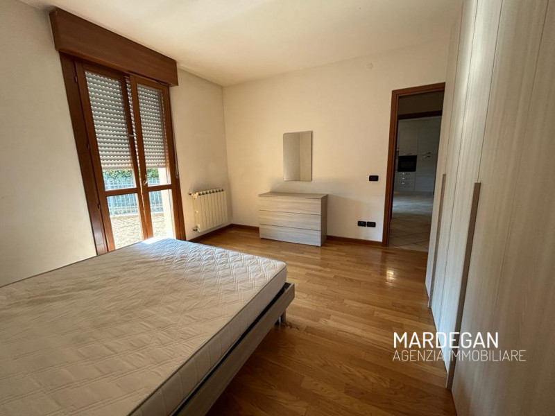 Da non perdere! 
Recente appartamento bilocale con zona giorno open-space arredata, piccolo giard...