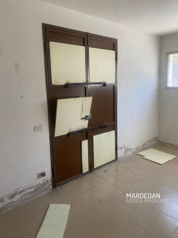 Quando vieni a scoprirlo? 
In bel contesto ubicato su strada con intenso passaggio di auto a dopp...