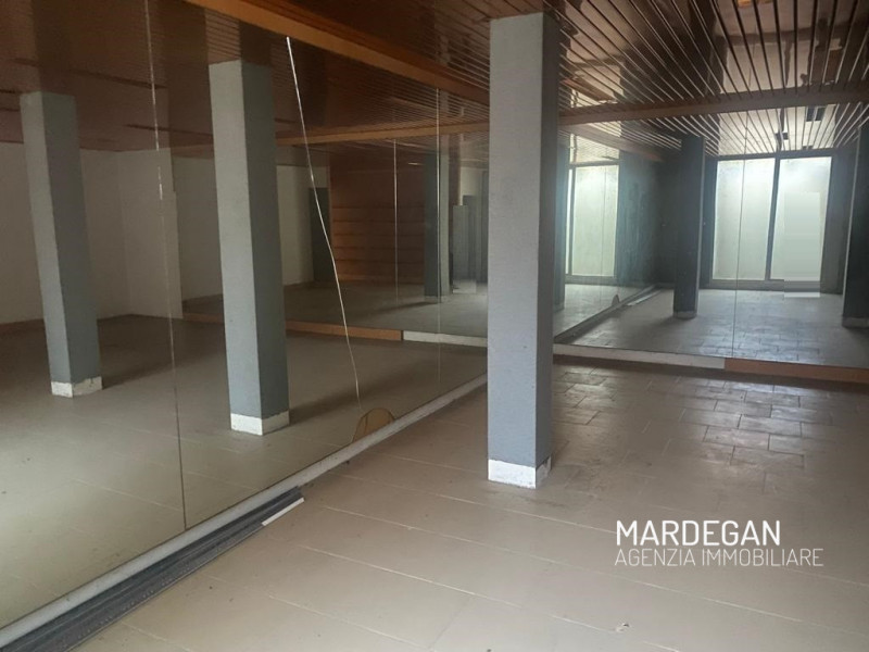 Quando vieni a scoprirlo? 
In bel contesto ubicato su strada con intenso passaggio di auto a dopp...