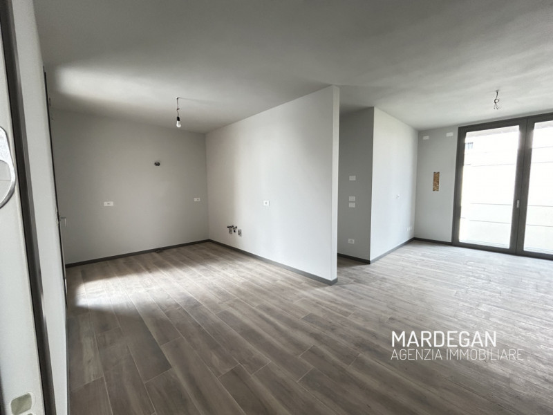 TRICAMERE PRIMO E ULTIMO PIANO CON TERRAZZONE DI BEN 19 MQ!
Quando vieni a scoprirlo? Telefona ad...