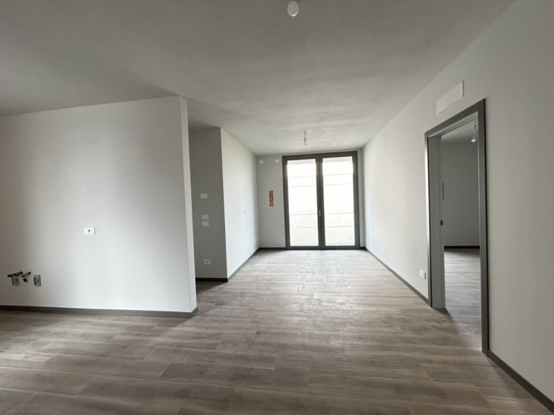 TRICAMERE PRIMO E ULTIMO PIANO CON TERRAZZONE DI BEN 19 MQ!
Quando vieni a scoprirlo? Telefona ad...